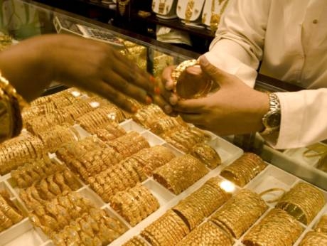 Gulf News – Gold jewellery prices drop for...